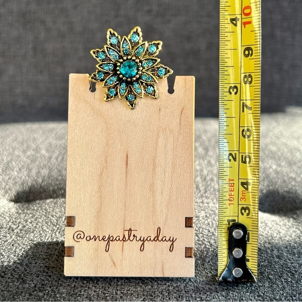 Austrian Crystal Rhinestone Fashion Brooch Pin, Blue, Aqua, Gold (STAR) - Picture 7 of 16